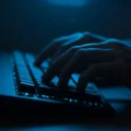 Czy AI zastąpi programistów i pisarzy? Rynek pracy w erze automatyzacji