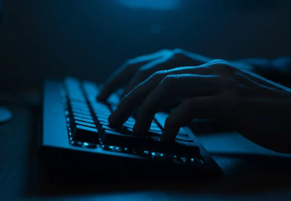 Czy AI zastąpi programistów i pisarzy? Rynek pracy w erze automatyzacji